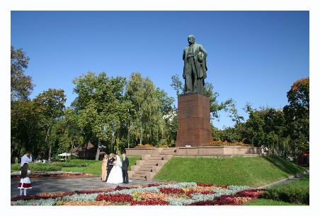 Another bride.  This time at the statue of Shevchenko in Shevchenko Park.