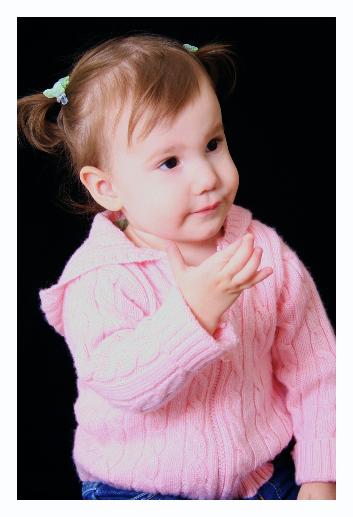 Don't know what she's doing with her hand, but I like the expression.